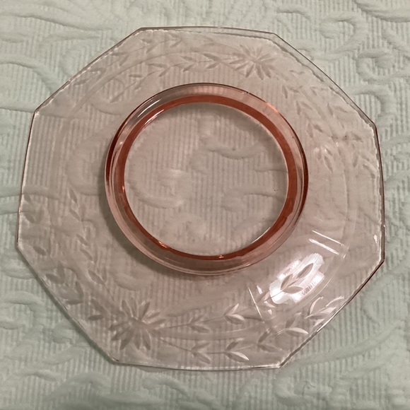 3 Vintage Pink Depression Glass Plates - Picture 9 of 10